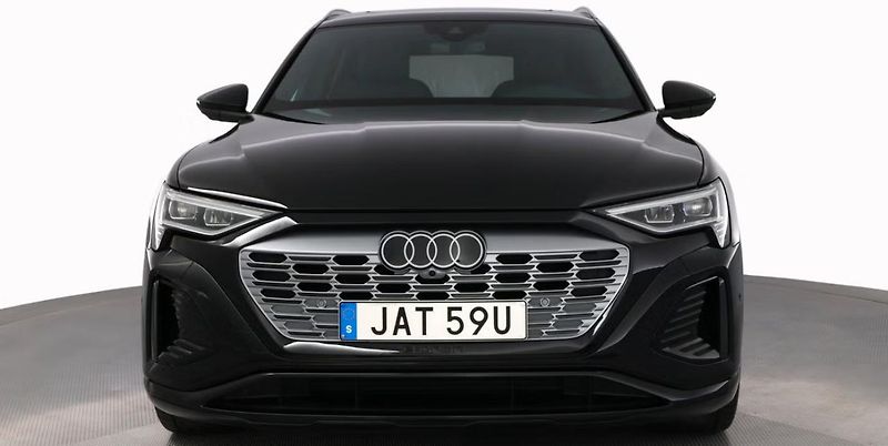 Audi Q8 e-tron 55 Q 360k Matrix Pano 4 zóny  - fotka 2 z 28