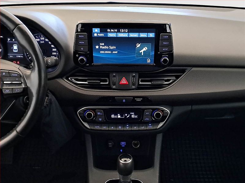 Hyundai i30 (2021) 1.0 T-GDI, Automat, ČR,1.maj - fotka 12 z 19