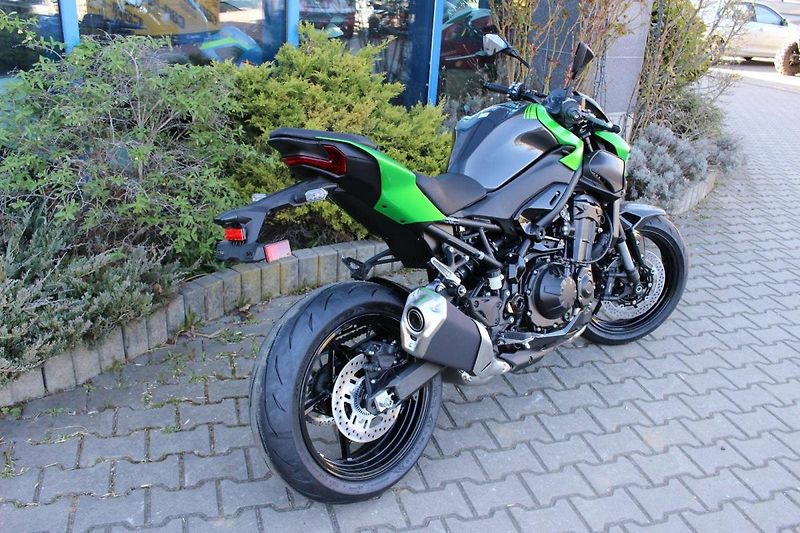 Kawasaki Z 900 (2026) 2026 skladem zelená - fotka 4 z 8