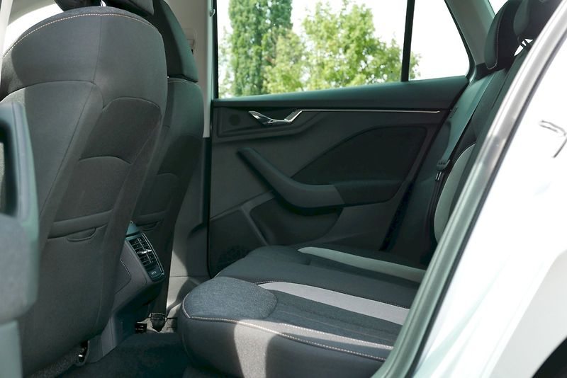 Škoda Kamiq (2025) 1.0 TSI 85 kW DSG 7° TOP Selec - fotka 19 z 27