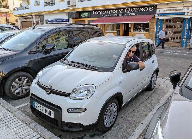 Půjčení auta v zahraničí může výrazně zpříjemnit dovolenou, ale také přinést nečekané komplikace.