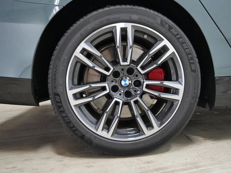 BMW Řada 5 550e xDrive - fotka 9 z 12