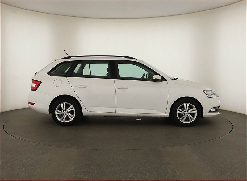 Škoda Fabia (2022) Ambition 1.0 TSI, ČR,1.maj - fotka 6 z 13