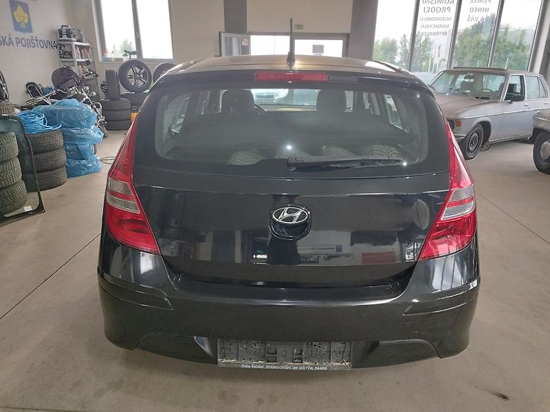 Hyundai i30 (2011) 1,6I,93KW,AUTOMAT,ALU,naj.63t - fotka 6 z 27
