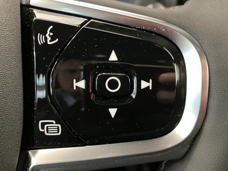 Volvo XC60 T6 AWD Black Edition Plus AT8 - fotka 23 z 47