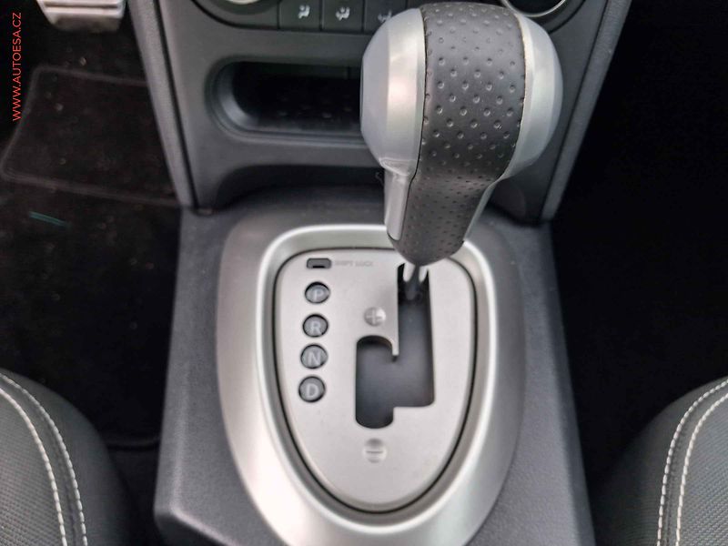 Nissan Qashqai (2012) 2.0 16V, AT, tempo, panor - fotka 15 z 16
