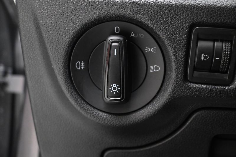 Škoda Kamiq 1,0 TSI 81 kW Sport Business Z - fotka 25 z 29