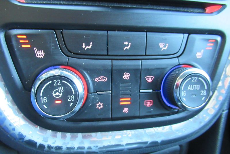 Opel Mokka 1.4i  4X4 AUT. KLIMA TAŽNÉ - fotka 13 z 28