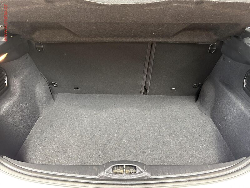 Peugeot 208 (2018) 1.2 PT, TechEdition, navi - fotka 7 z 16