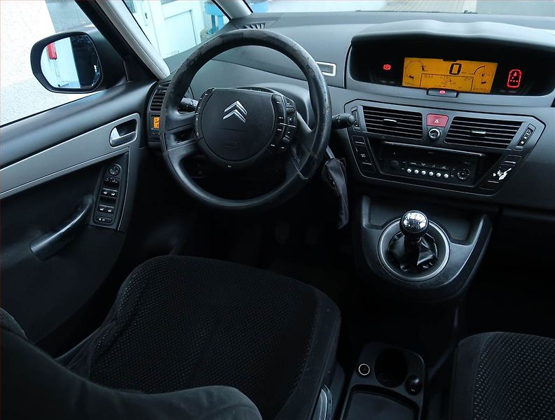 Citroën C4 Picasso (2008) 1.6 HDi, po STK, Tažné, Klima - fotka 7 z 14