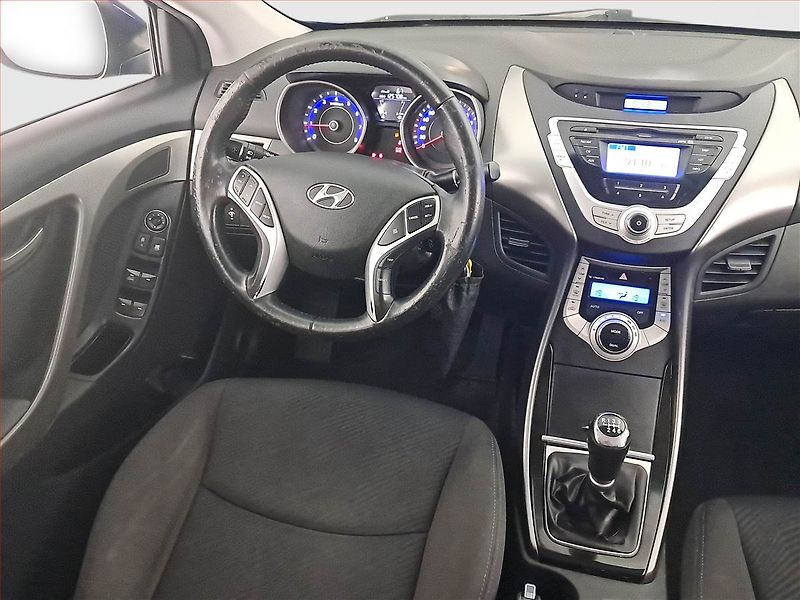 Hyundai Elantra (2012) 1.6, Tempomat, Park. senzory - fotka 7 z 20