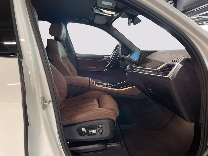 BMW X5 xDrive30d M-Sport Pro Vzduch - fotka 8 z 13