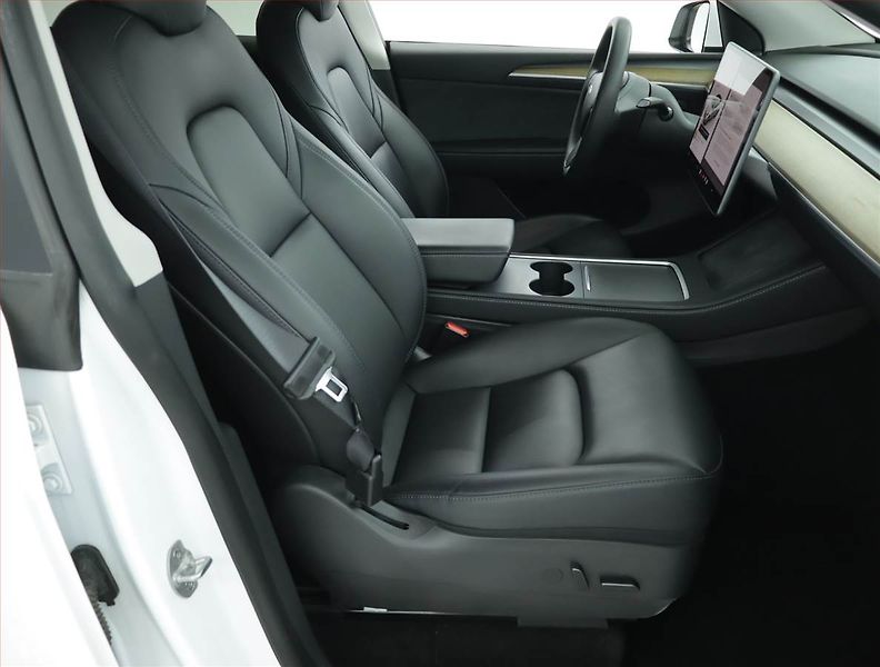 Tesla Model Y (2022) Long Range AWD 79kWh, SoH 91% - fotka 9 z 22