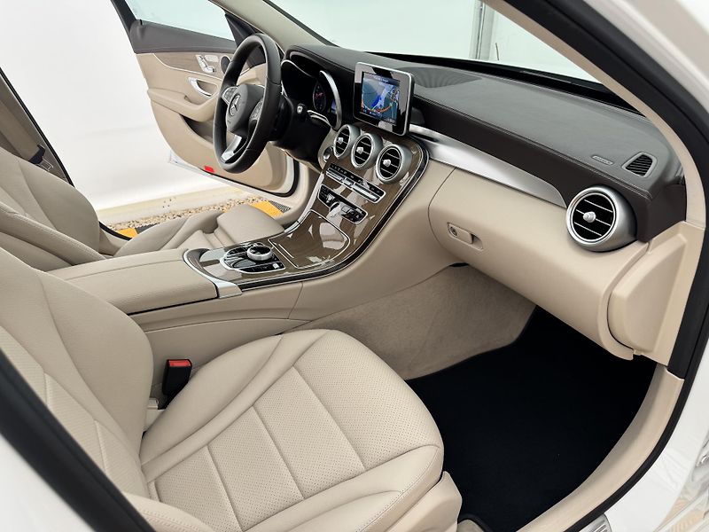Mercedes-Benz Třídy C 250d*150kw*4x4*9-G*CZ*AMG* - fotka 15 z 45