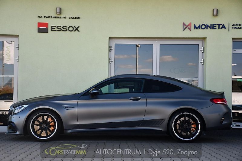 Mercedes-Benz Třídy C C63 AMG - fotka 2 z 47