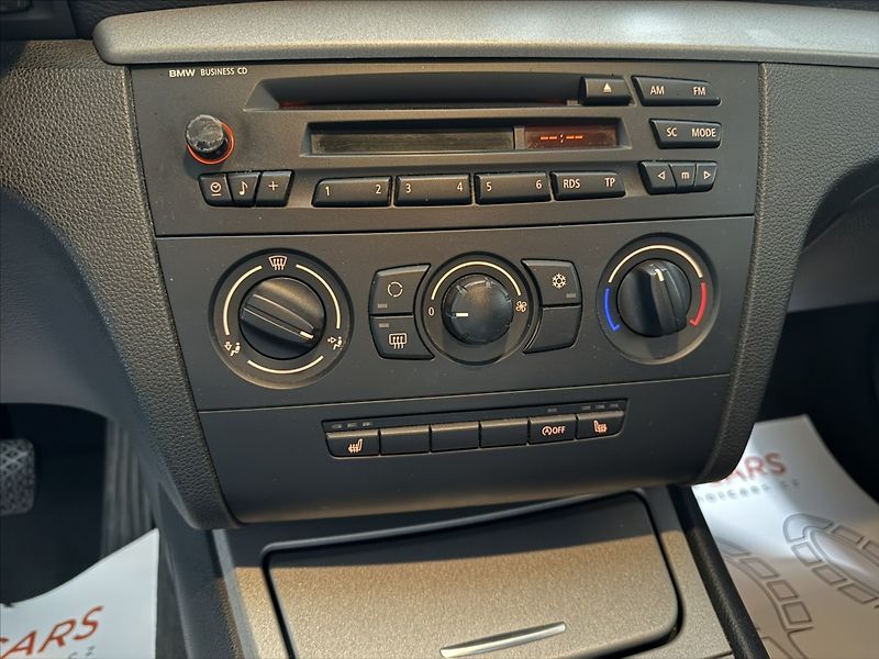 BMW Řada 1 2,0   D 105 kW ZADNÍ ČIDLA - fotka 12 z 19