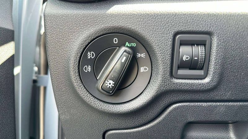 Škoda Fabia Selection 1,0 MPI 59kW MT5/476 - fotka 19 z 26