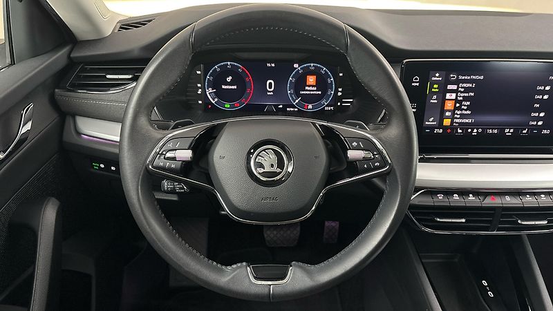 Škoda Octavia 2.0 TDI DSG Style Combi - fotka 9 z 25