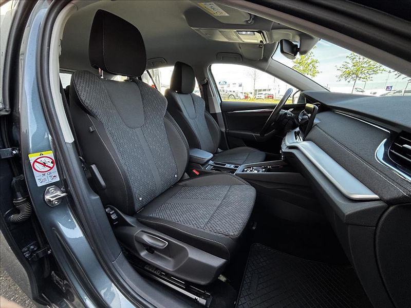 Škoda Octavia 2,0 TDI 110kW DSG Style Combi - fotka 17 z 39