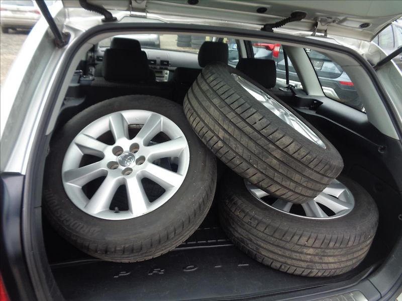 Toyota Avensis 2,0 - fotka 18 z 18