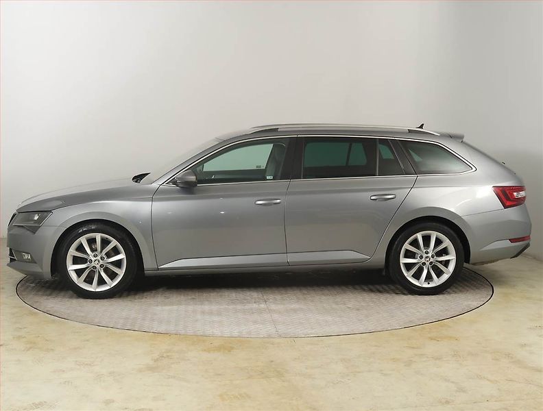 Škoda Superb (2017) 1.8 TSI, Automat, ČR,1.maj - fotka 3 z 28