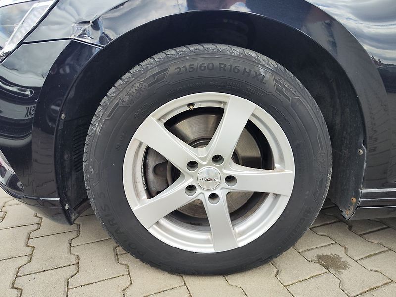Volkswagen Passat 2.0 TDi/110kW Comfortline DSG - fotka 32 z 32