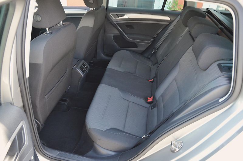 Volkswagen Golf (2014) 2.0 TDi 110kW DSG Comfortline - fotka 13 z 43