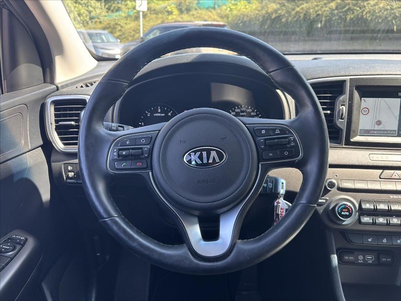 Kia Sportage 1,7 CRDi Style KAMERA TOP STAV - fotka 16 z 39