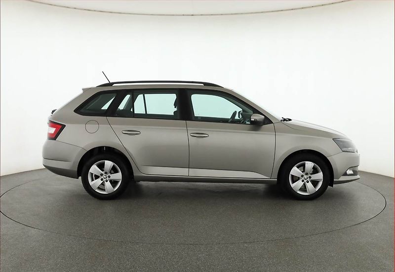 Škoda Fabia (2017) Ambition 1.2 TSI, Automat - fotka 6 z 14