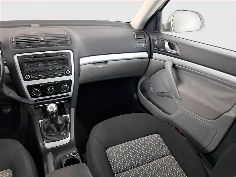 Škoda Octavia (2009) Ambiente 1.4 TSI, Tempomat - fotka 8 z 16