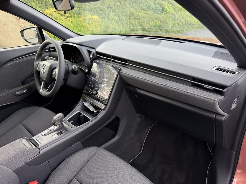 Lexus LBX 1,5 HYBRID 67kW 2200km aut.nav - fotka 14 z 20