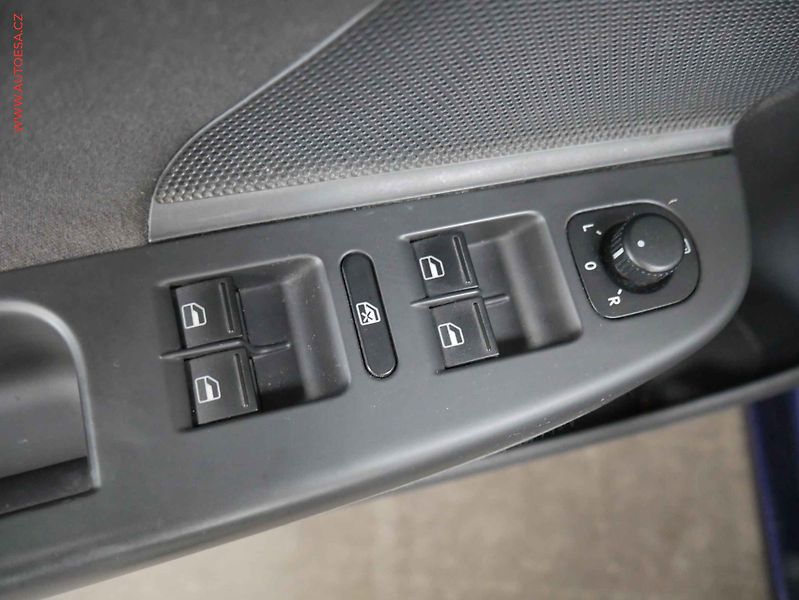 Volkswagen Golf (2007) 1.6i, ČR, autoAC - fotka 15 z 15
