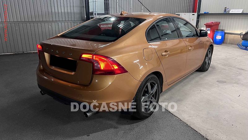 Volvo S60 (2011) 2.0 T, servis.kniha - fotka 2 z 3