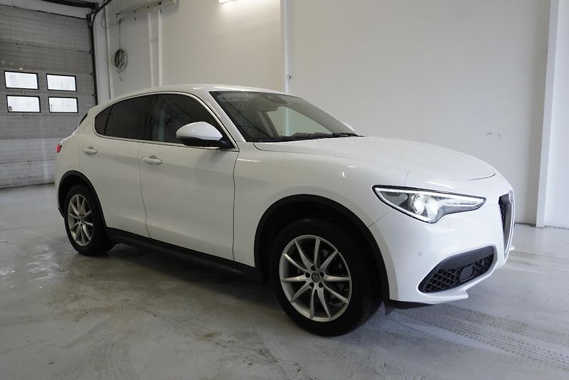 Alfa Romeo Stelvio 2.0 TB 280PS Q4 AUT. - fotka 3 z 29