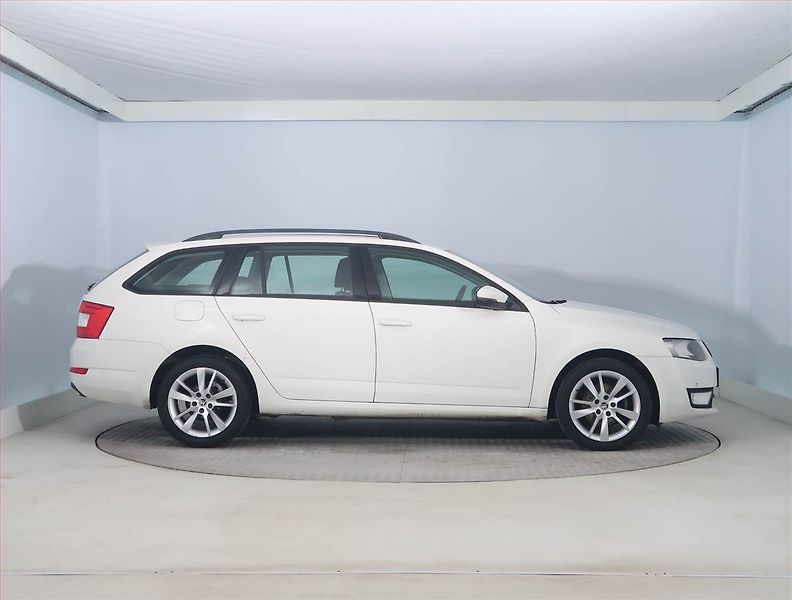 Škoda Octavia (2013) 2.0 TDI, Tempomat - fotka 6 z 18