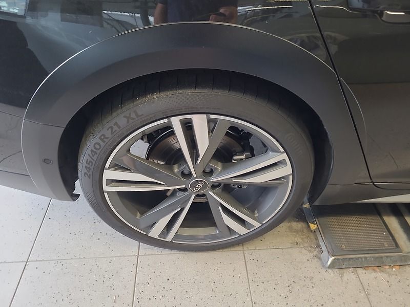 Audi A6 Allroad 50TDI Matrix B&O HuD TZ 360° - fotka 13 z 16
