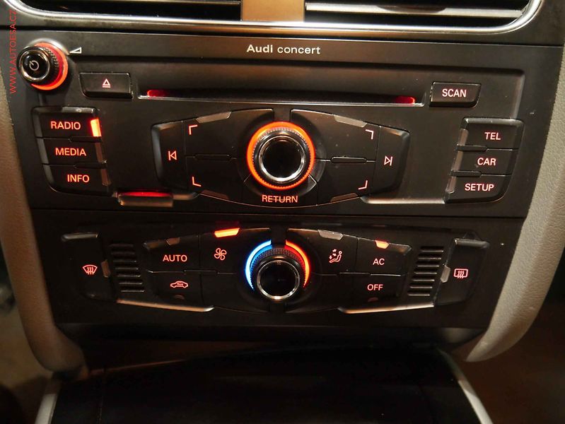 Audi A4 (2009) 2.0 TDi, 1.maj, AC, park - fotka 14 z 16