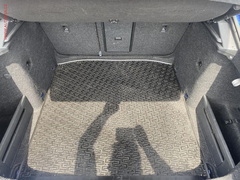 Škoda Octavia (2018) 1.4 TSI, ČR, LED, park.čidla - fotka 7 z 18