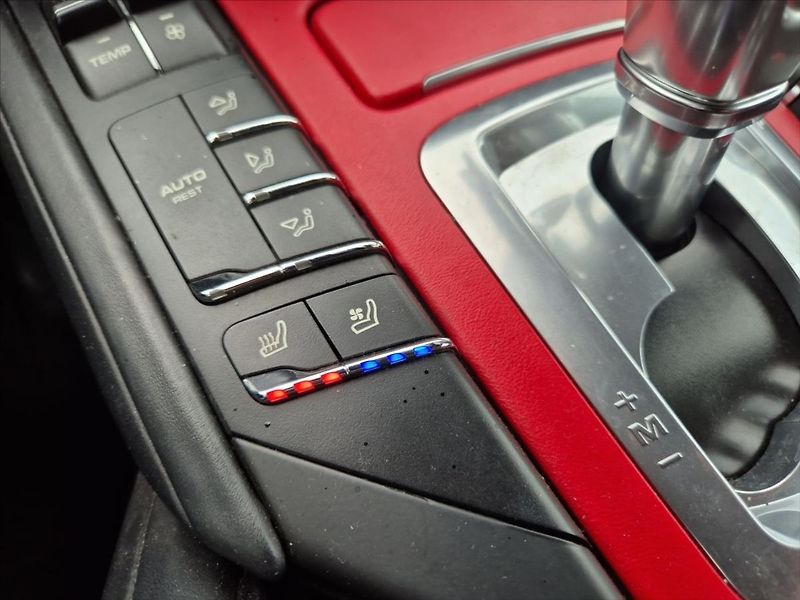 Porsche Cayenne 3,0 TDi Individual - fotka 18 z 18