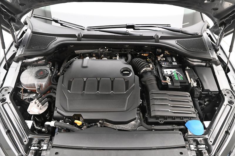 Škoda Octavia 2,0 TDI 110 kW DSG STYLE Záruk - fotka 9 z 31