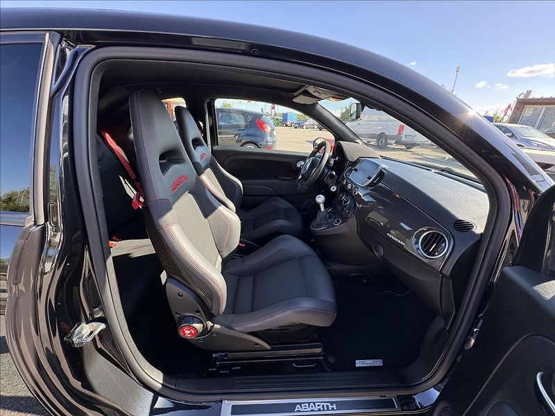 Abarth 595C 1,4 ESSEESSE 132 kW,Xenon,Navi - fotka 32 z 42
