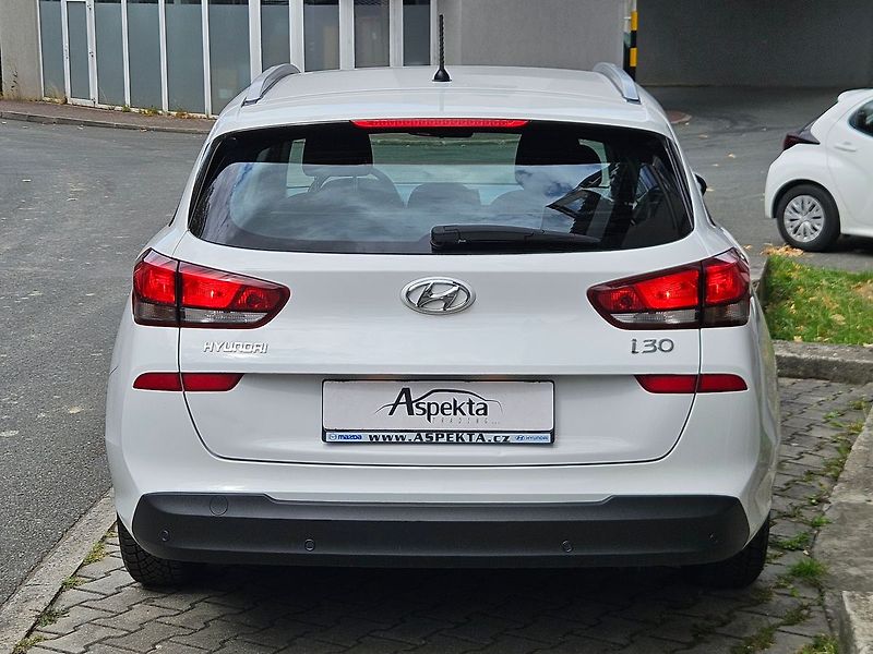 Hyundai i30 1,4i 73kW, Start Plus, serv.kn - fotka 4 z 32