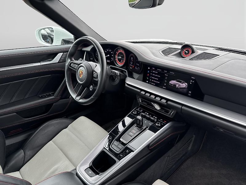 Porsche 911 Turbo S Cabriolet - fotka 18 z 28