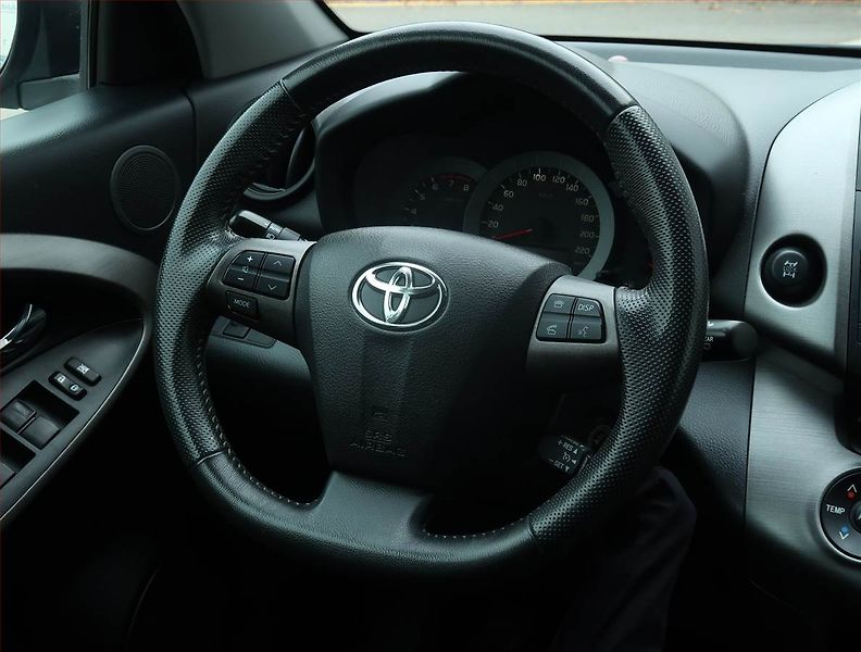Toyota RAV4 (2011) 2.0 VVT-i, 4X4, Kůže - fotka 20 z 20