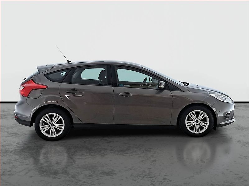Ford Focus (2012) 1.6 TDCi, po STK, Tažné - fotka 6 z 18
