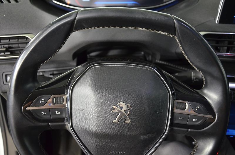 Peugeot 3008 (2020) 1.5bHDi 130 Allure - fotka 11 z 20