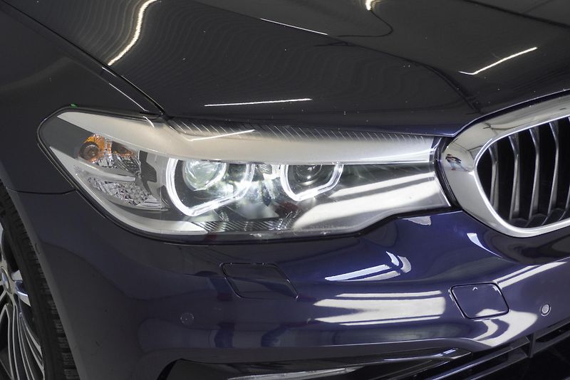 BMW Řada 5 3,0 XDRIVE AUT. - fotka 10 z 32