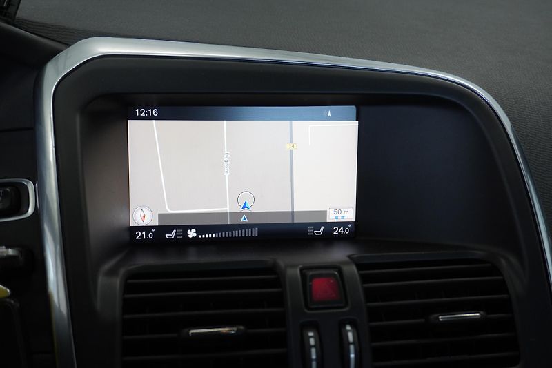 Volvo XC60 2,0 D4 AUTOMAT - fotka 17 z 32