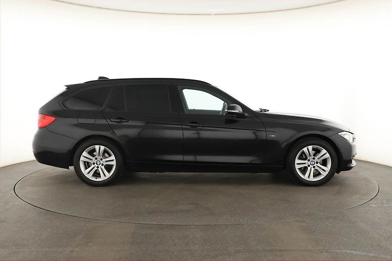 BMW Řada 3 (2013) 320 d xDrive, 4X4, Automat - fotka 6 z 17