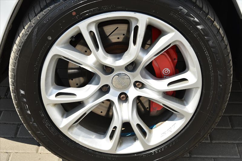 Jeep Grand Cherokee 6.4 SRT 344kW AWD NAVI ČR - fotka 9 z 33